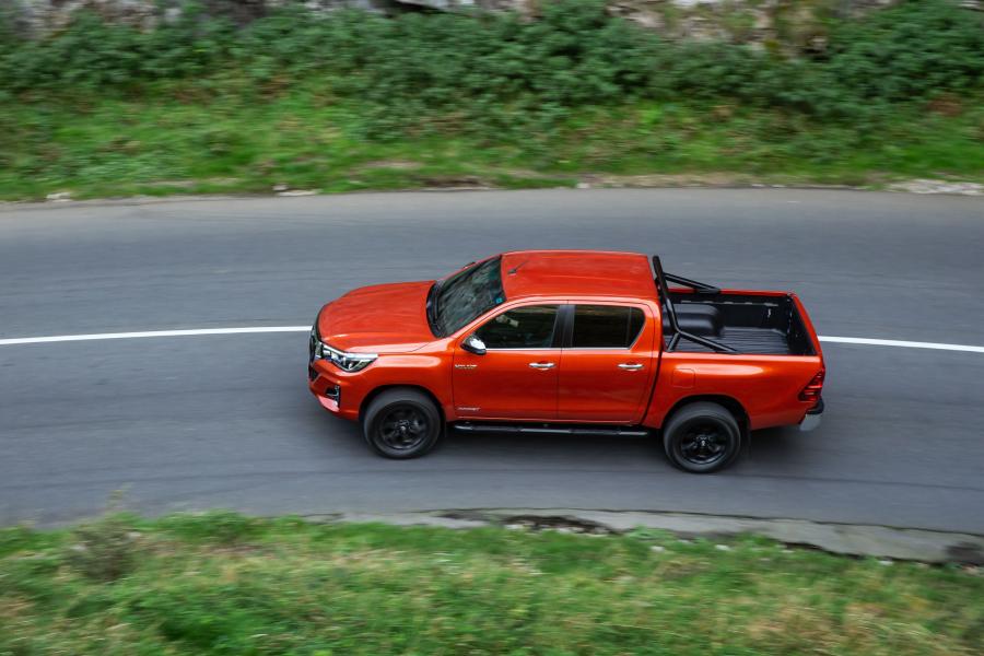  Toyota Hilux Invincible X Double Cab 2018 года  (UK) (фото 8 из 40)